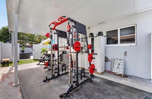 Miami Gardens Villa | Playhouse! 3mins Hard Rock, Heated Pool, Tub & Games
