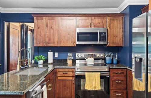 Berea House | Poker-Bar-Shuffleboard-Firepit-Walkable-Sleeps 10