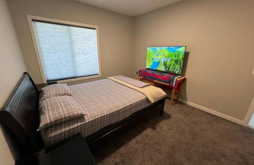 Airdrie House | Pond view Walkout
