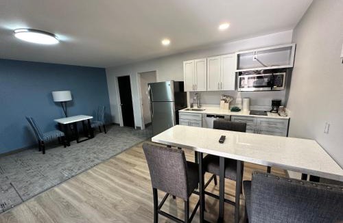 Red River Hotel | Ponderosa Lodge Ascend Collection