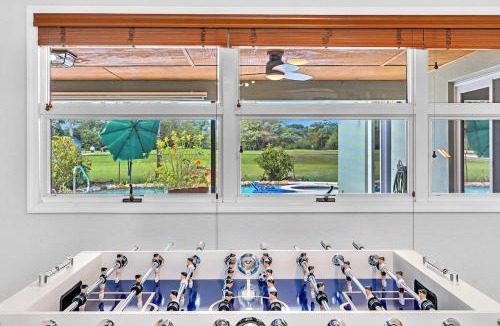 Cooper City Villa | Pool Heat I Firepit and BBQ I 75"TV I Foosball I 581mbps