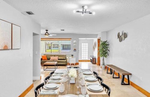 Cooper City Villa | Pool Heat I Firepit and BBQ I 75"TV I Foosball I 581mbps