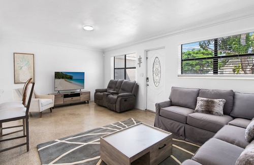 Harbor Village House | Pool home - 1 mile to the beach !