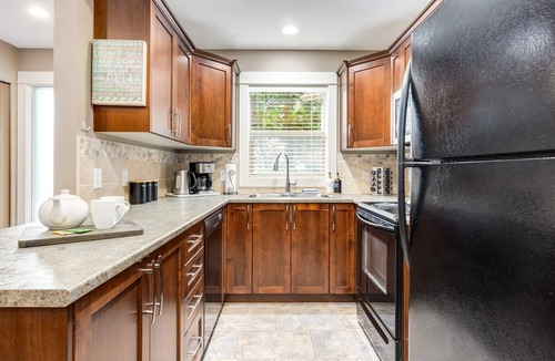 Regional District of Nanaimo Cottage | Pool & hot-tub, Peaceful & Immaculate