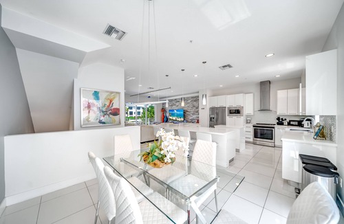 Pompano Beach House | Pool+Hot Tub+Sauna+Gym! 1 Minute Walk To Beach!