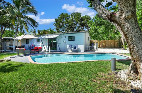Pompano Beach House | Pool house near the Beach. We’re pet-friendly!