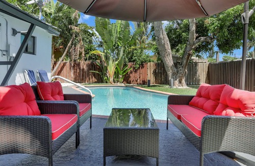 Pompano Beach House | Pool house near the Beach. We’re pet-friendly!