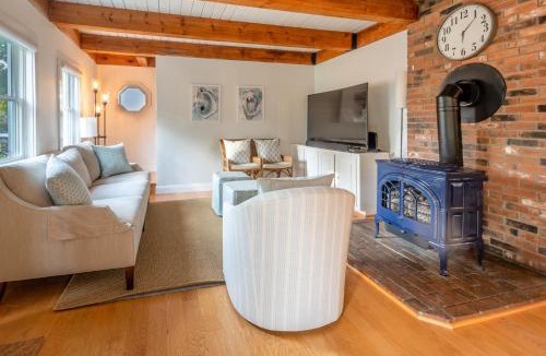 Mashpee House | Pool & Screened Deck! Home 2 Mi to Mashpee Commons