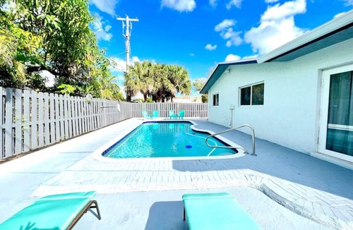 North Andrews Gardens House | Poolside EPIC Fun | Ping Pong Near Beach & Airport