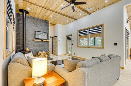 Thornton House | Porch & 1-Acre Yard: White Mountains Hideaway