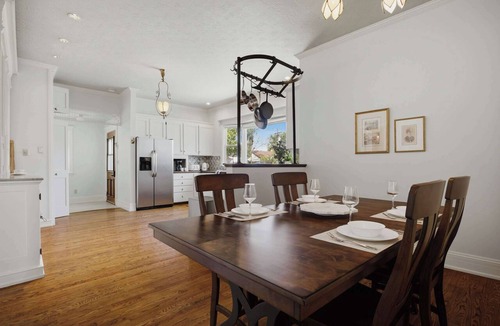 Windsor House | Porter House Victorian | Hot tub & King Suite