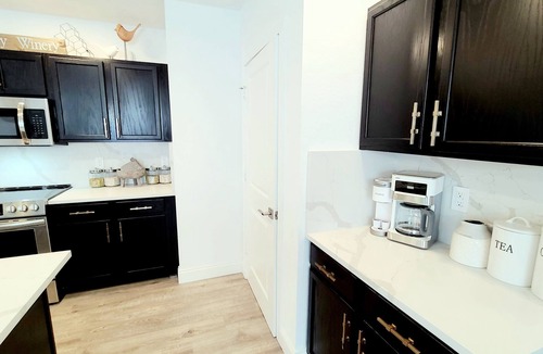 Jupiter House | POSHPADZ Presents Villa Tranquila- Private Pool & Tiki Close to Beach Sleeps 10