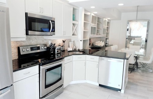 Bella Vista Condo | POSHPADZ-Sandpiper Villa Walk to Jupiter Beach-Bella Vista