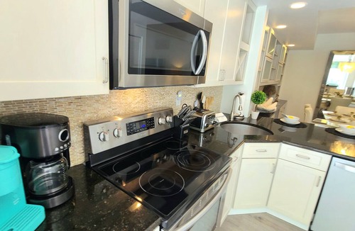 Bella Vista Condo | POSHPADZ-Sandpiper Villa Walk to Jupiter Beach-Bella Vista