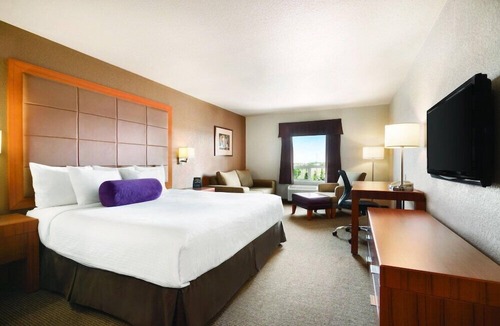 Red Deer Hotel | Prairie Crest Red Deer