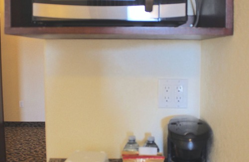 Macklin Hotel | Prairie Moon Inn & Suites Macklin