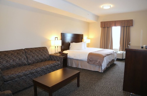 Macklin Hotel | Prairie Moon Inn & Suites Macklin