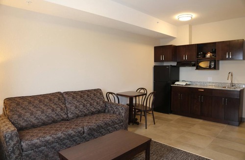 Macklin Hotel | Prairie Moon Inn & Suites Macklin