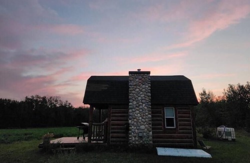 Northeast Edmonton Cabin | Prairie Skies Cabin