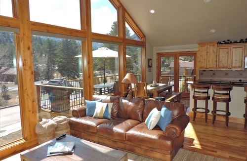 Estes Park House | PREMIUM HOME, incredible views, close to town & RMNP; hot tub, AC, & more: #6179