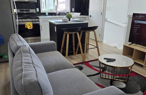Southwest Edmonton House | President's Choice: Lofty Guest Suite Near Airport