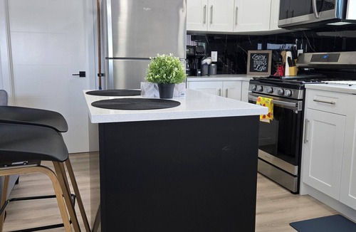 Southwest Edmonton House | President's Choice: Lofty Guest Suite Near Airport