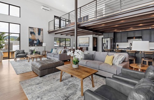 Hill City Apartment | Presidential Luxury Loft 2 Downtown Main
