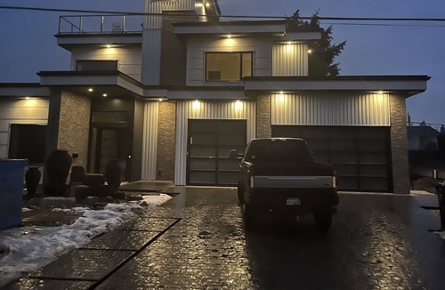 Central Okanagan House | Prime location Steps to the beach and minutes from wineries