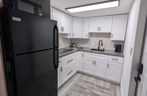 Emerald Hills Apartment | PrimeStay in Modern Studio in Prime Location