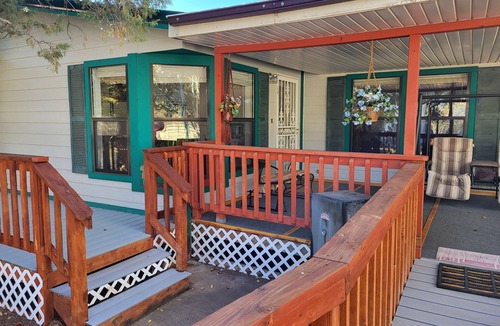 Robertson House | Private 10 room house W/7 beds! Safe, Secluded, Surrounded by creeks, & aspen.