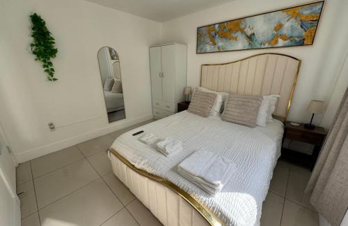 Coral Way House | Private 2 Bedroom Apt Central Miami,Brickell,Downtown