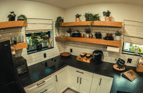 Florida North Atlantic Coast Cottage | Private 2-br guest house under an oak canopy, ideal spot in Palm Beach Gardens