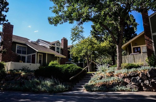 Willow Park House | Private 3 Story Colorado Townhouse with 2 Car Garage Parking!