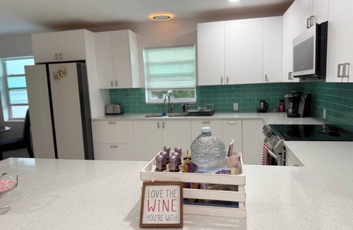 Lake Worth Corridor House | Private All Inclusive - Coconut Trail Resort with Pool, hot tub & Brunch,