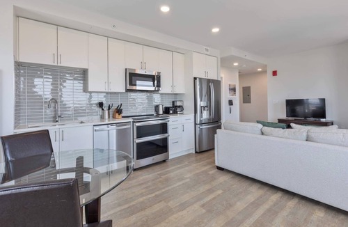 Quincy Apartment | Private Apt Downtown