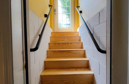 Old North End Apartment | Private Apt w/parking spot shrt walk to Dwntwn!