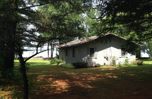 North Hero Cottage | Private Beach & Awesome Sunsets at Champlain Island Lakeside Cottage