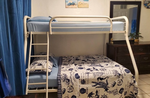 Coral Way Bed & Breakfast | Private Bedroom and Bathroom in a house in Little Havana