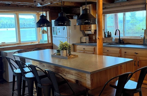 Holland Cabin | Private & Cozy lakeside cabin with A+ lake views