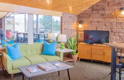 Estes Park Apartment | Private Double Queen Suite With Spacious Balcony