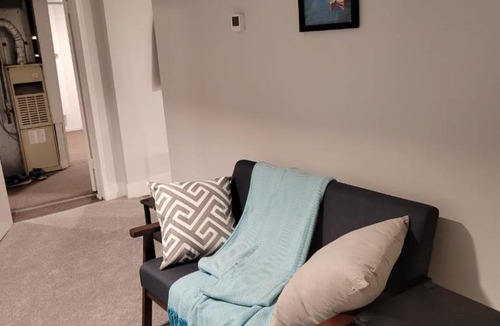 Southwest Edmonton Apartment | Private Family Hideaway or Business Travel in Edmonton - 2 Bedroom Apartment