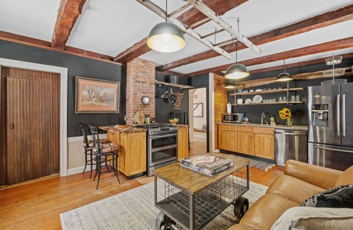 Gilmanton Condo | Private Farm Loft – Tub, Animals & Pasture Views