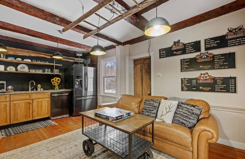 Gilmanton Condo | Private Farm Loft – Tub, Animals & Pasture Views