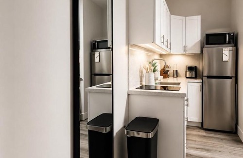 West Park Apartment | private guest suit with free parking