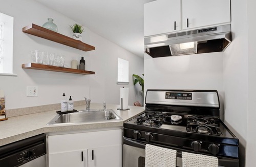 Tremont Apartment | Private guest suite in the heart of Tremont