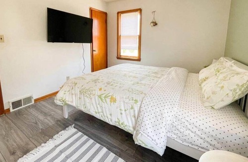 Garfield Heights House | Private House close to National Park Get Away
