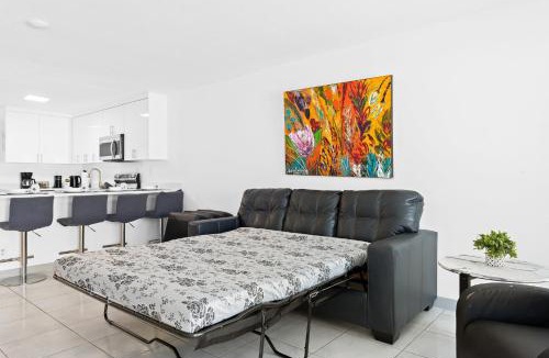 Deerfield Beach Apartment | Private house wpool patio