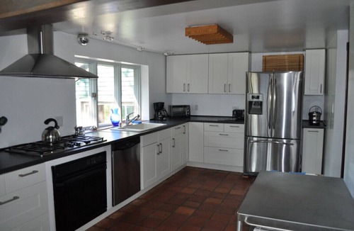 Danby House | PRIVATE Indoor Pool - 10 min to VT Summer Festival -Mountain Views!