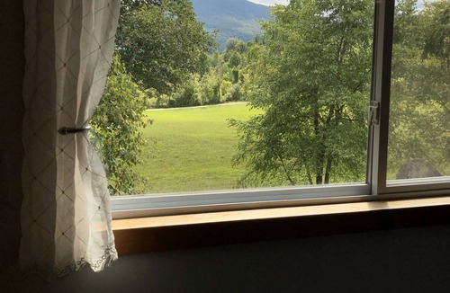 Danby House | PRIVATE Indoor Pool - 10 min to VT Summer Festival -Mountain Views!