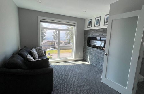 Black Mountain Apartment | Private Lake View Apt